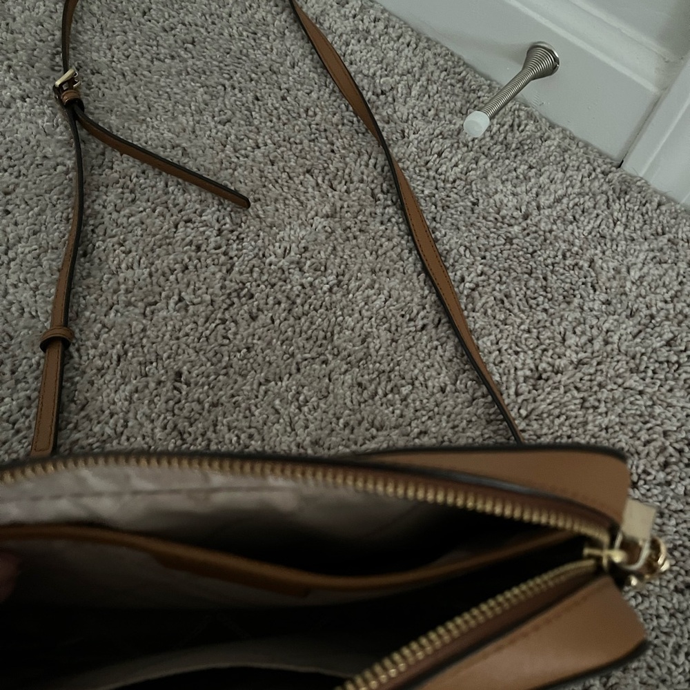 Michael Kors Tan Crossbody Bag with Gold Chain - Picture 4 of 4